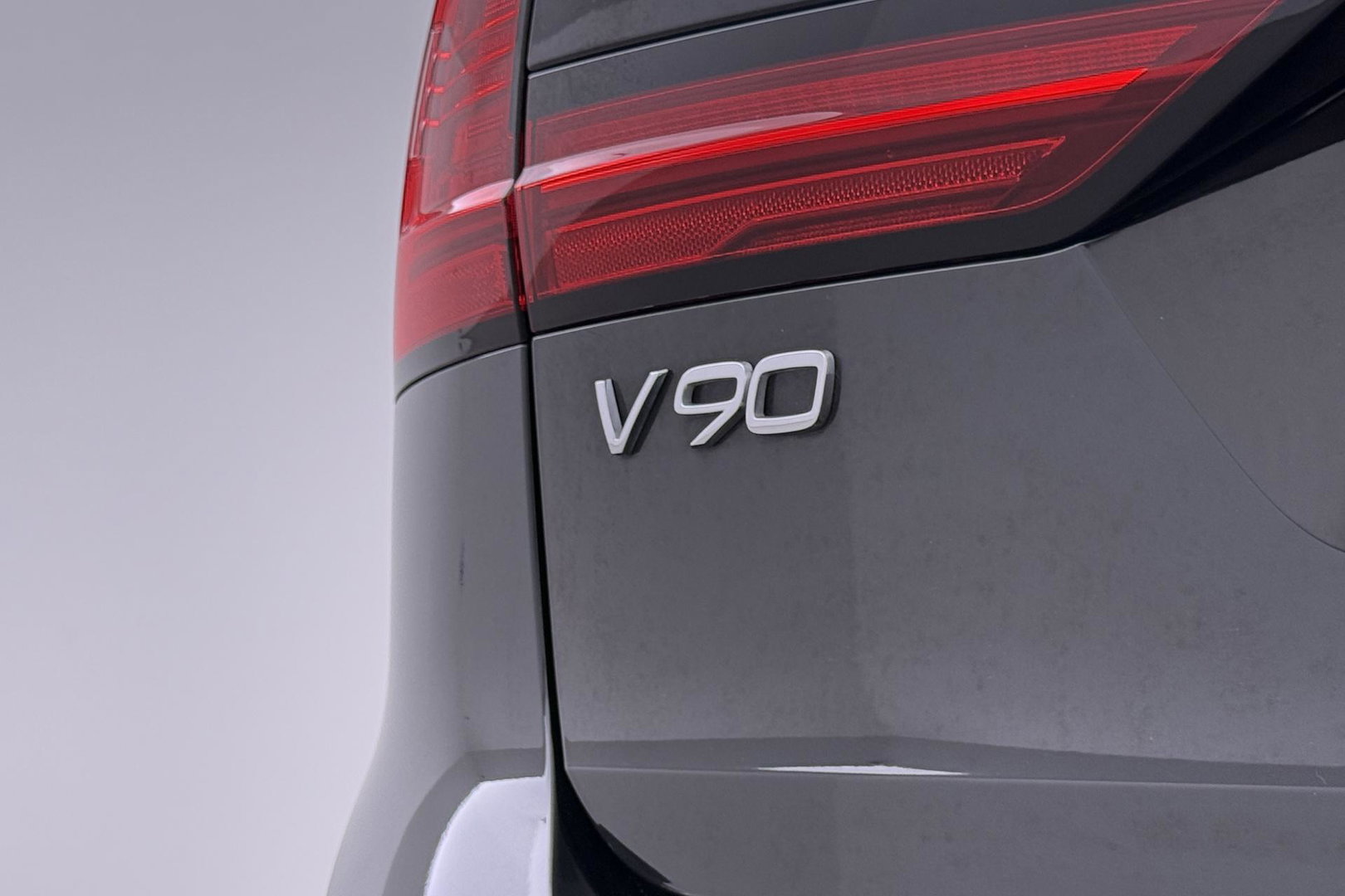 Volvo V90 T8 Plug-in hybrid Plus Dark | ACC | 360° Camera | Harman/Kardon | Keyless | Stoel+Stuurverwarming | Verwarmde Voorruit | Getint Glas