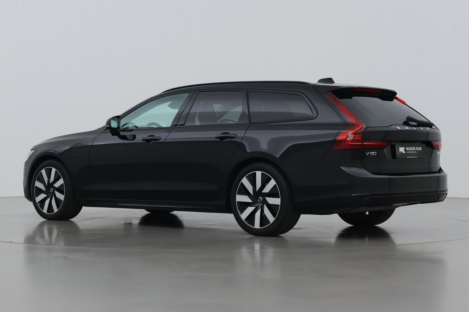 Volvo V90 T8 Plug-in hybrid Plus Dark | ACC | 360° Camera | Harman/Kardon | Keyless | Stoel+Stuurverwarming | Verwarmde Voorruit | Getint Glas