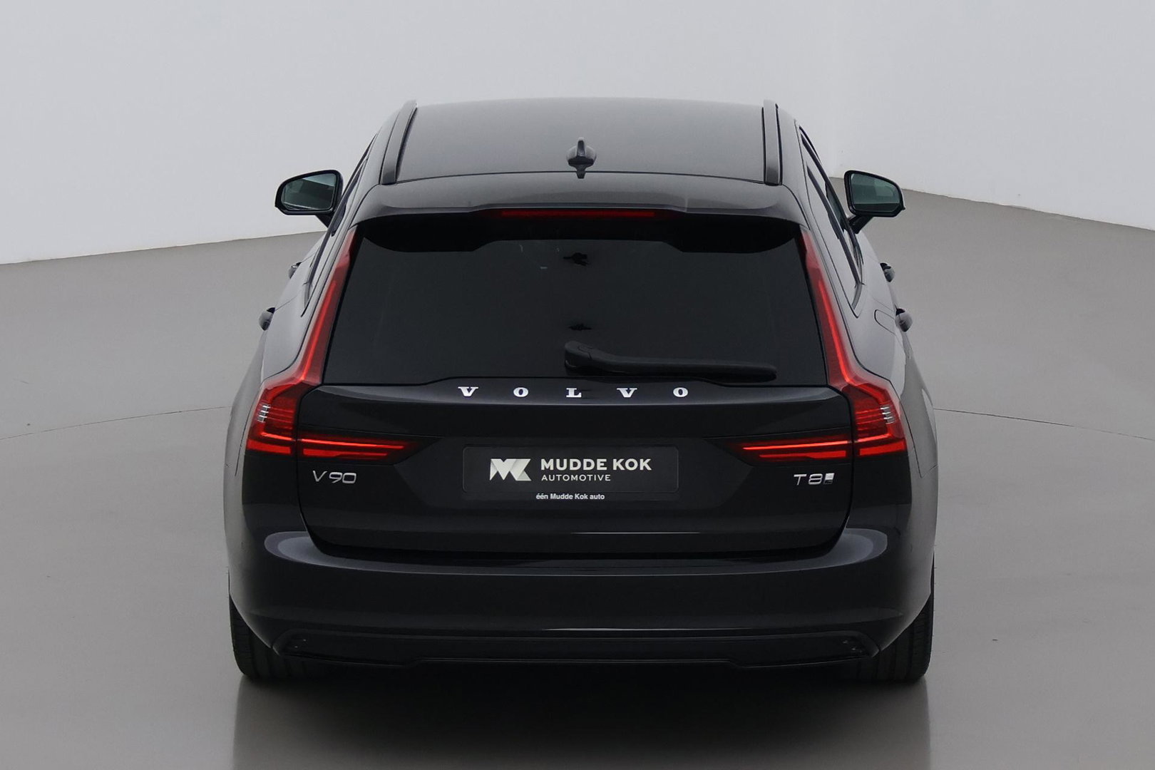 Volvo V90 T8 Plug-in hybrid Plus Dark | ACC | 360° Camera | Harman/Kardon | Keyless | Stoel+Stuurverwarming | Verwarmde Voorruit | Getint Glas