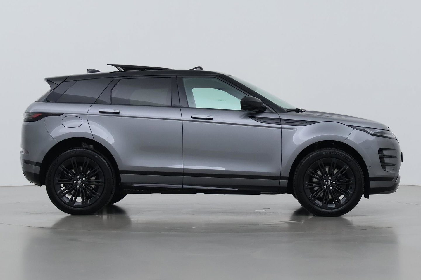 Land Rover Range Rover Evoque P270e PHEV Dynamic SE | Black Pack | Schuif/kanteldak | ACC | 20 Inch | Stuur+Voorruitverwarming