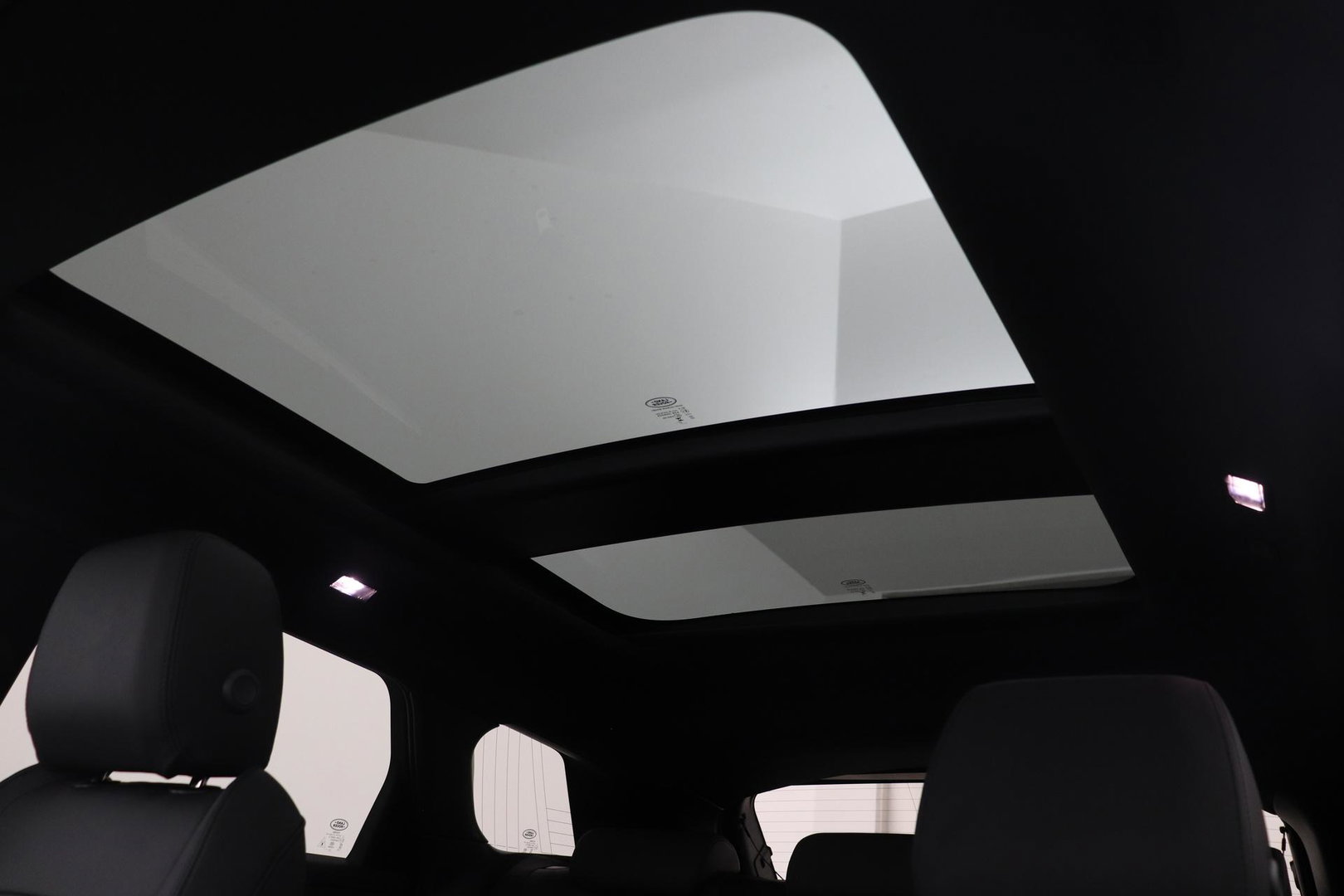 Land Rover Range Rover Evoque P270e PHEV Dynamic SE | Black Pack | Schuif/kanteldak | ACC | 20 Inch | Stuur+Voorruitverwarming