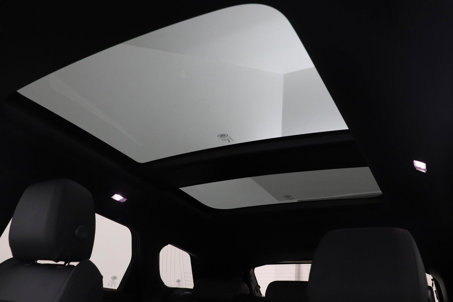 Land Rover Range Rover Evoque P270e PHEV Dynamic SE | Black Pack | Schuif/kanteldak | ACC | 20 Inch | Stuur+Voorruitverwarming