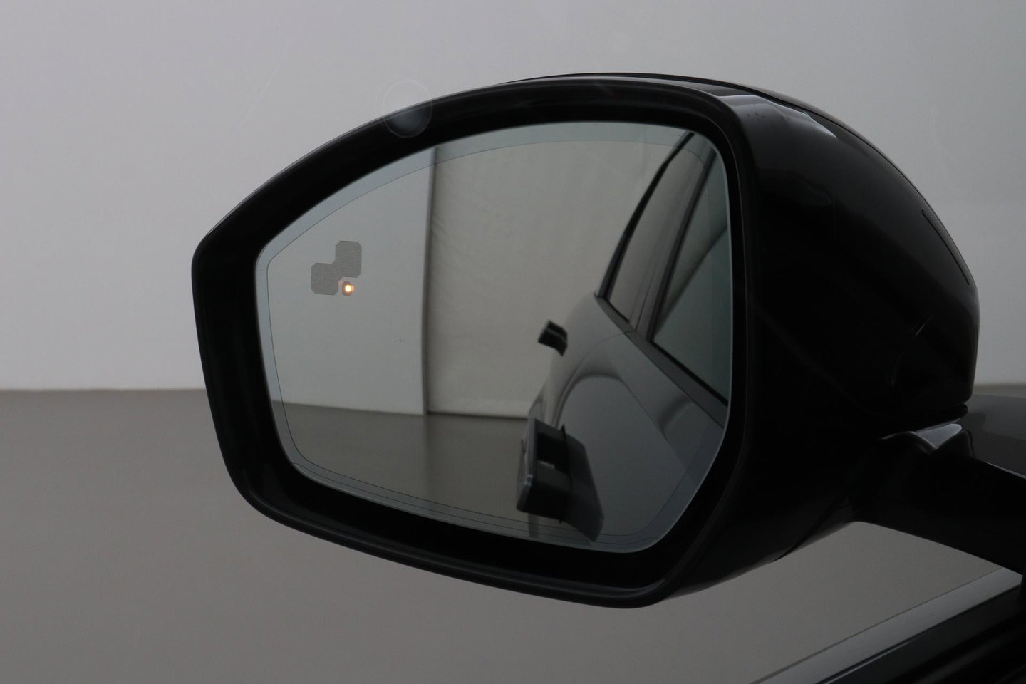 Land Rover Range Rover Evoque P270e PHEV Dynamic SE | Black Pack | Schuif/kanteldak | ACC | 20 Inch | Stuur+Voorruitverwarming