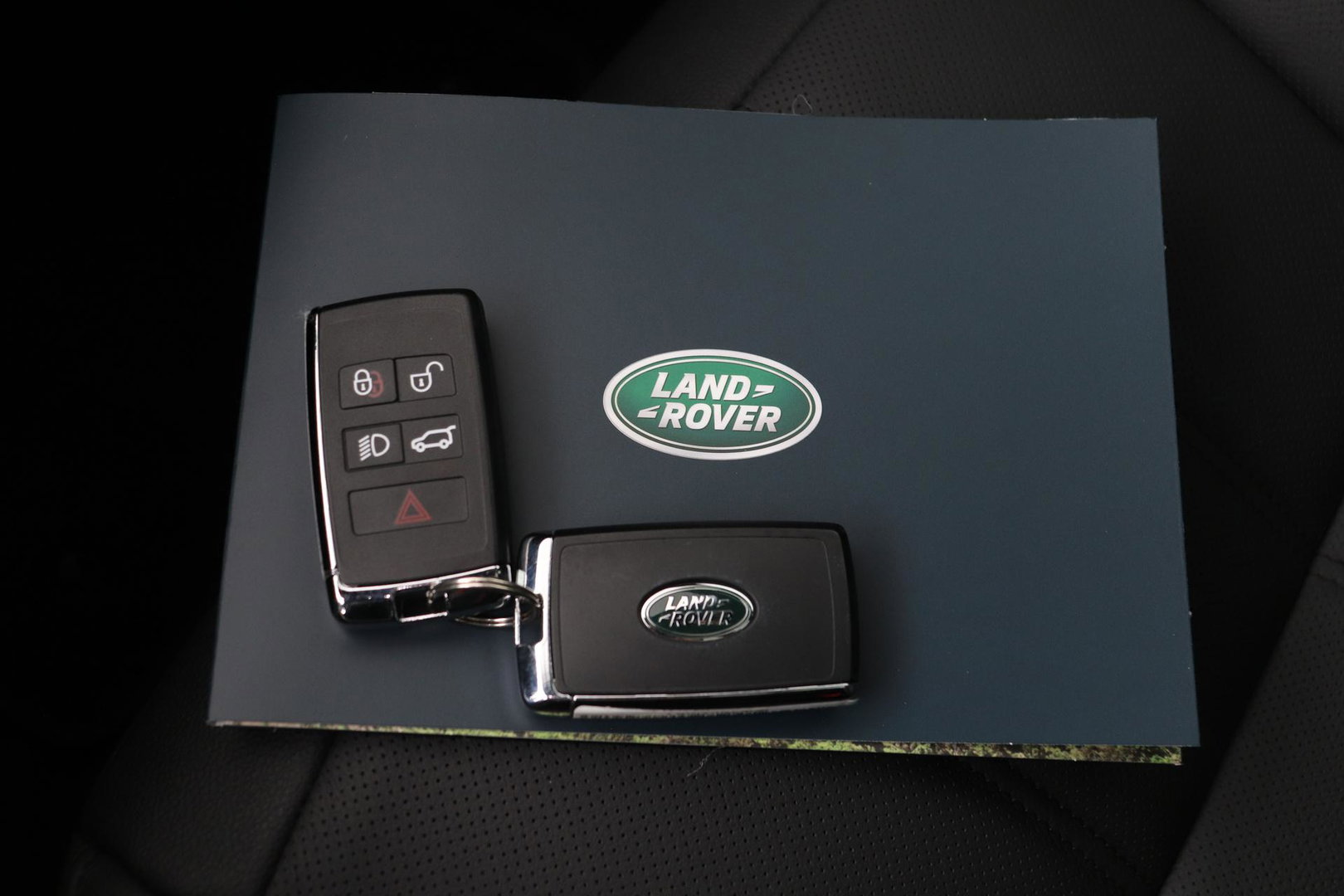 Land Rover Range Rover Evoque P270e PHEV Dynamic SE | Black Pack | Schuif/kanteldak | ACC | 20 Inch | Stuur+Voorruitverwarming