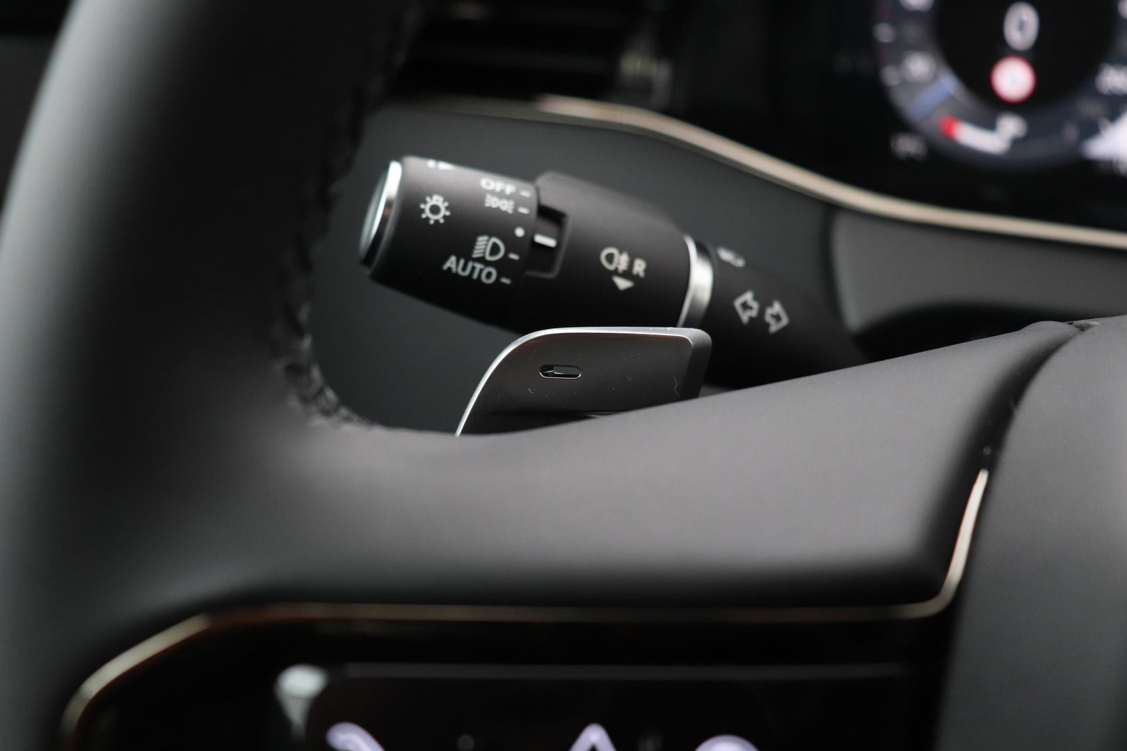 Land Rover Range Rover Evoque P270e PHEV Dynamic SE | Black Pack | Schuif/kanteldak | ACC | 20 Inch | Stuur+Voorruitverwarming