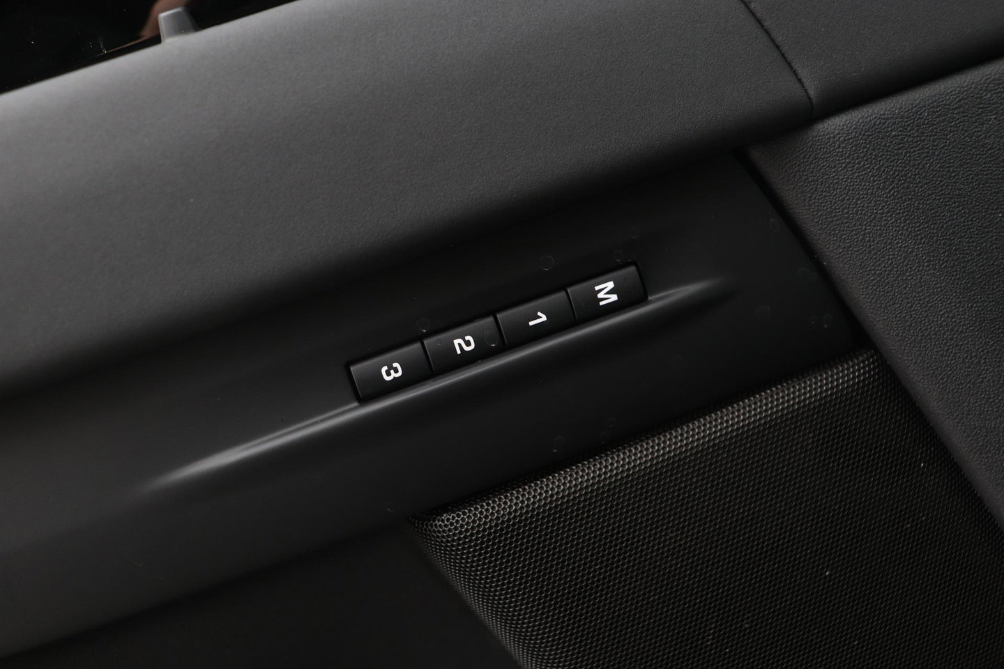 Land Rover Range Rover Evoque P270e PHEV Dynamic SE | Black Pack | Schuif/kanteldak | ACC | 20 Inch | Stuur+Voorruitverwarming