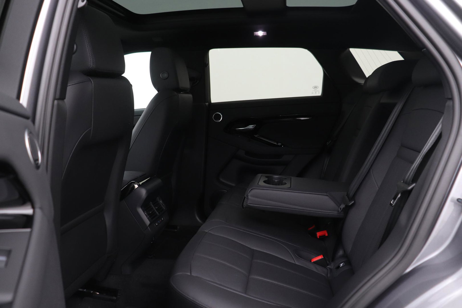 Land Rover Range Rover Evoque P270e PHEV Dynamic SE | Black Pack | Schuif/kanteldak | ACC | 20 Inch | Stuur+Voorruitverwarming