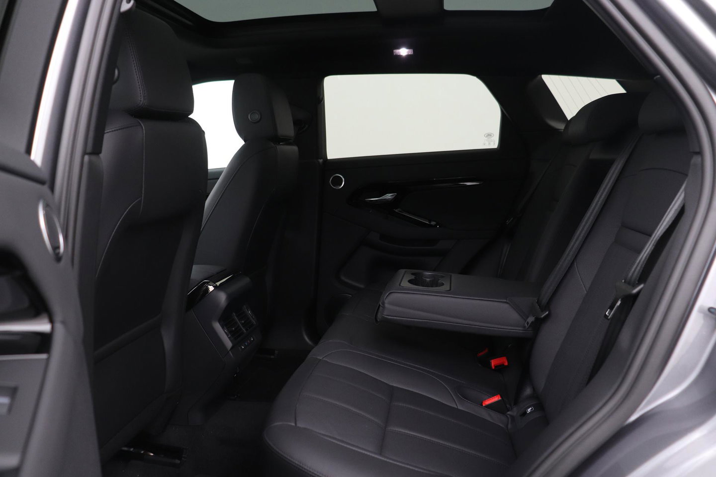 Land Rover Range Rover Evoque P270e PHEV Dynamic SE | Black Pack | Schuif/kanteldak | ACC | 20 Inch | Stuur+Voorruitverwarming