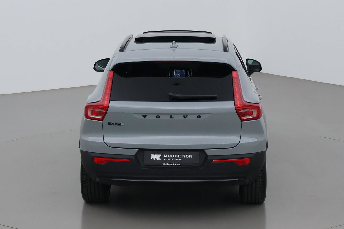 Volvo EX40 Single Motor Extended Range Plus Black Ed. 82 kWh | ACC | Panoramadak | 360° Camera | Harman/Kardon | BLIS | 20 Inch