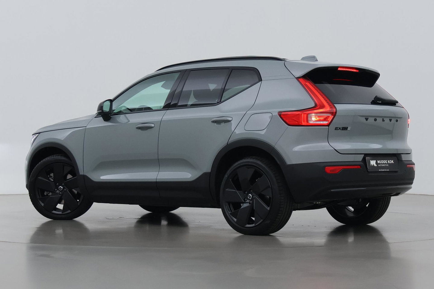 Volvo EX40 Single Motor Extended Range Plus Black Ed. 82 kWh | ACC | Panoramadak | 360° Camera | Harman/Kardon | BLIS | 20 Inch