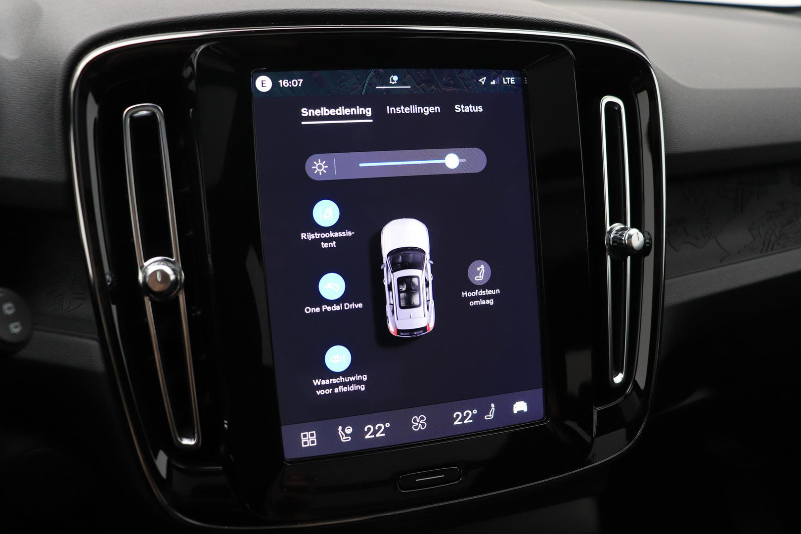 Volvo EX40 Single Motor Extended Range Plus Black Ed. 82 kWh | ACC | Panoramadak | 360° Camera | Harman/Kardon | BLIS | 20 Inch