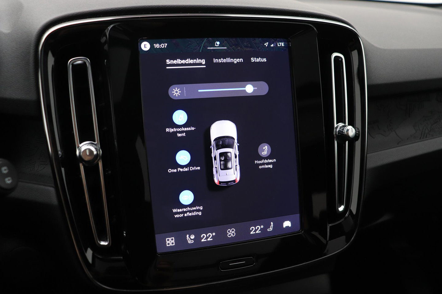 Volvo EX40 Single Motor Extended Range Plus Black Ed. 82 kWh | ACC | Panoramadak | 360° Camera | Harman/Kardon | BLIS | 20 Inch