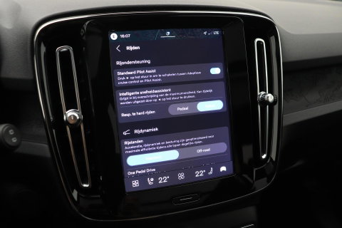 Volvo EX40 Single Motor Extended Range Plus Black Ed. 82 kWh | ACC | Panoramadak | 360° Camera | Harman/Kardon | BLIS | 20 Inch