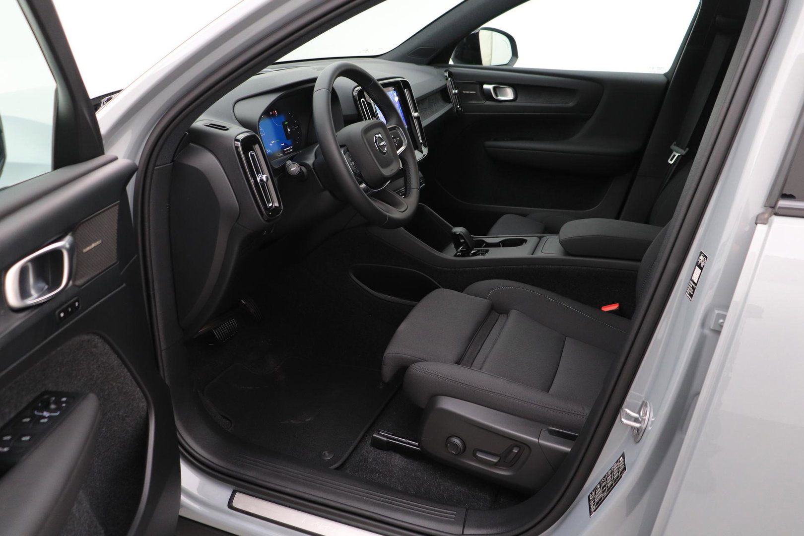 Volvo EX40 Single Motor Extended Range Plus Black Ed. 82 kWh | ACC | Panoramadak | 360° Camera | Harman/Kardon | BLIS | 20 Inch