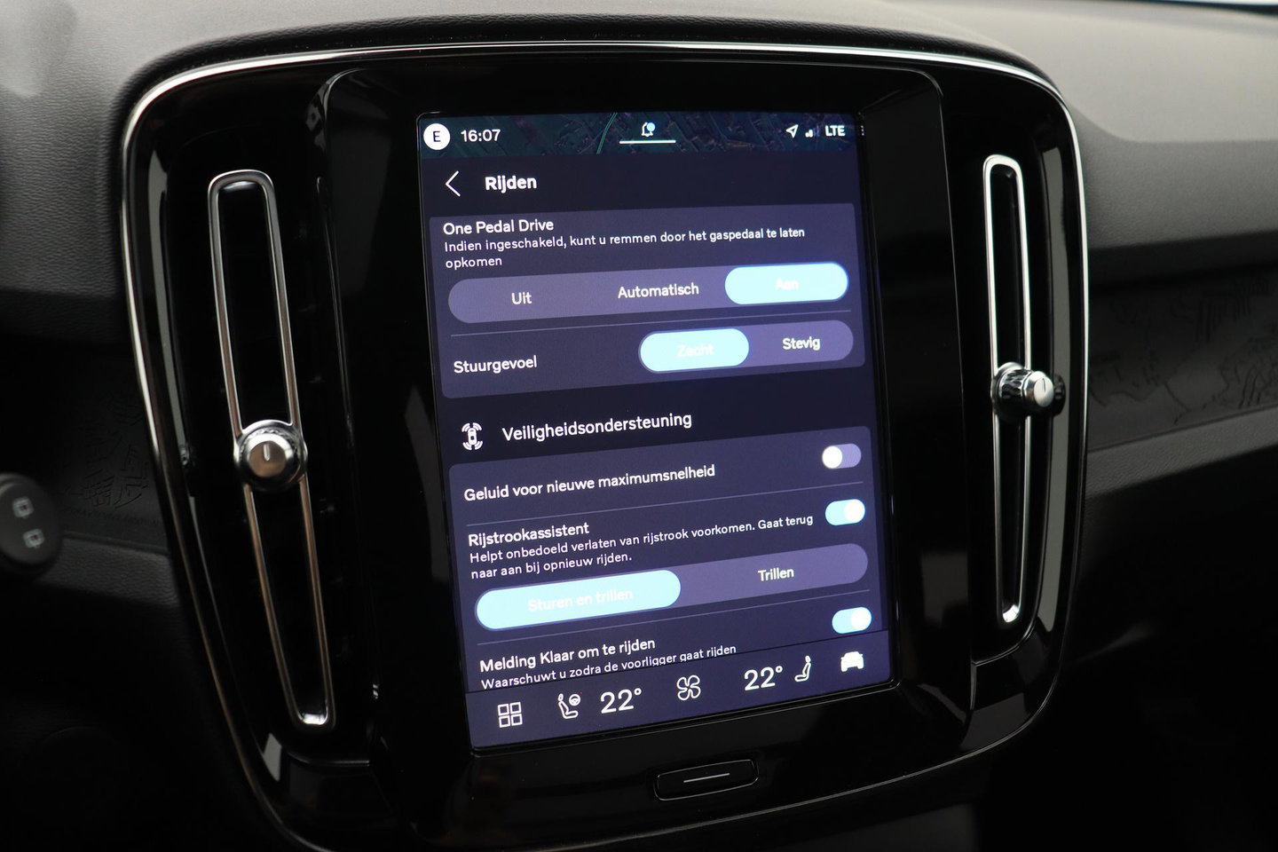 Volvo EX40 Single Motor Extended Range Plus Black Ed. 82 kWh | ACC | Panoramadak | 360° Camera | Harman/Kardon | BLIS | 20 Inch