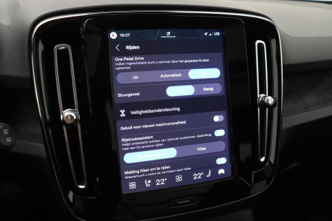 Volvo EX40 Single Motor Extended Range Plus Black Ed. 82 kWh | ACC | Panoramadak | 360° Camera | Harman/Kardon | BLIS | 20 Inch