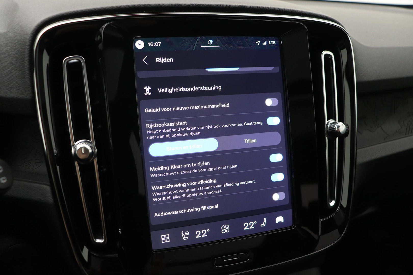 Volvo EX40 Single Motor Extended Range Plus Black Ed. 82 kWh | ACC | Panoramadak | 360° Camera | Harman/Kardon | BLIS | 20 Inch