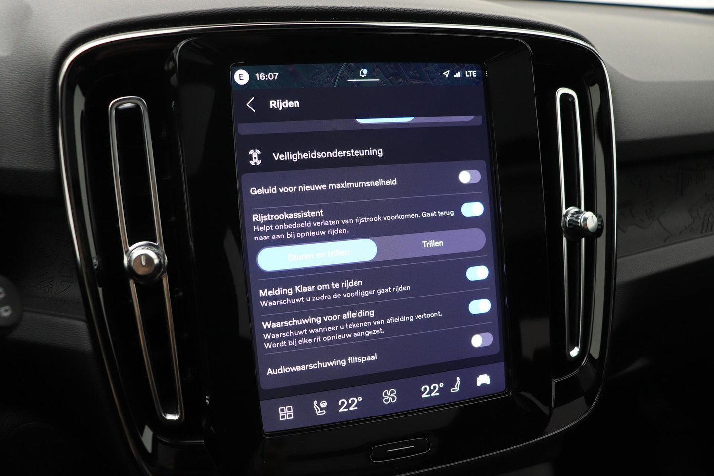 Volvo EX40 Single Motor Extended Range Plus Black Ed. 82 kWh | ACC | Panoramadak | 360° Camera | Harman/Kardon | BLIS | 20 Inch