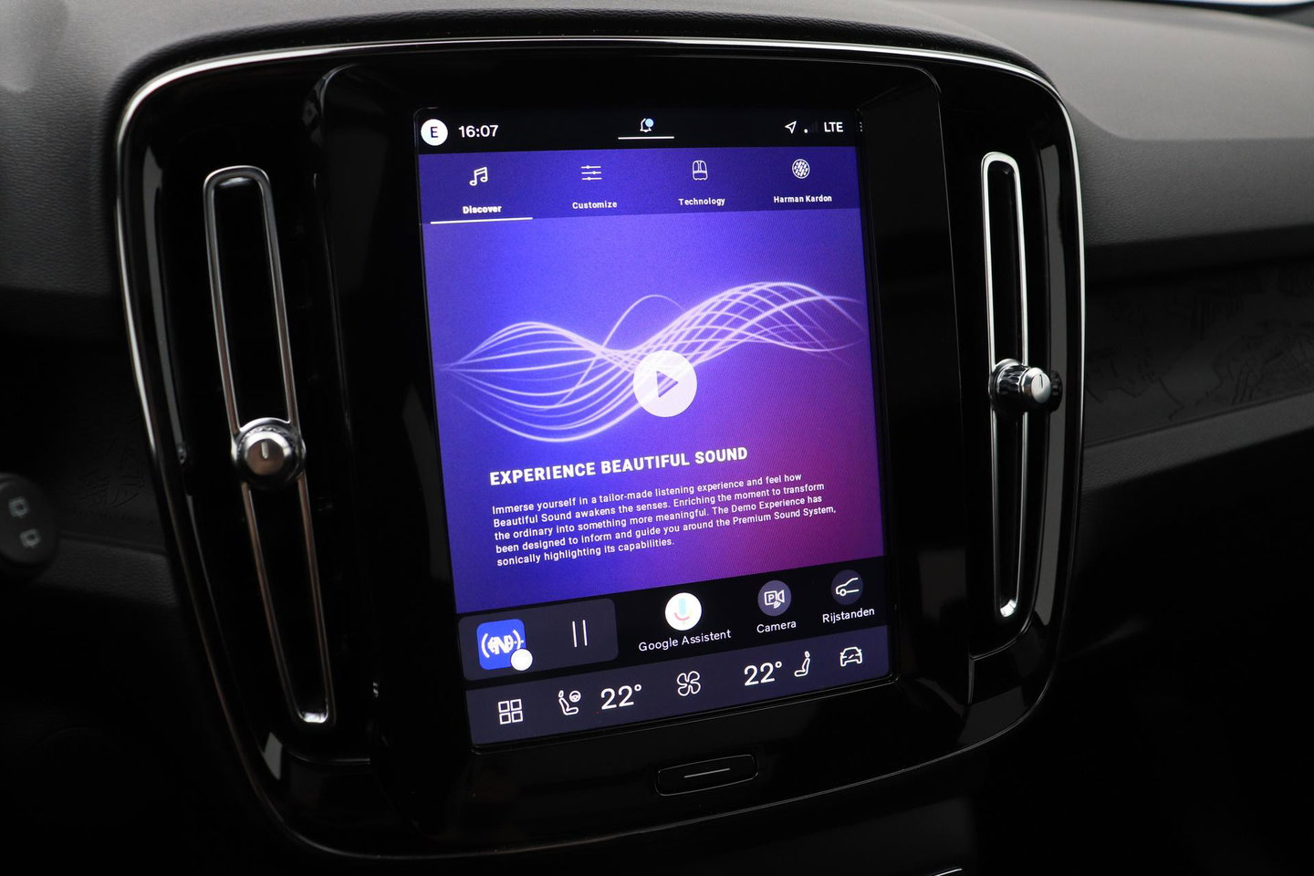 Volvo EX40 Single Motor Extended Range Plus Black Ed. 82 kWh | ACC | Panoramadak | 360° Camera | Harman/Kardon | BLIS | 20 Inch