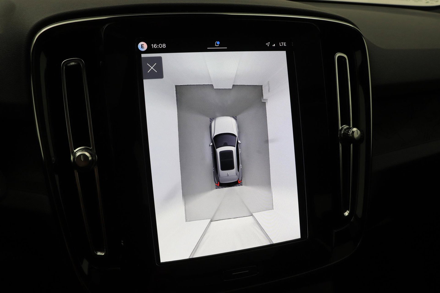 Volvo EX40 Single Motor Extended Range Plus Black Ed. 82 kWh | ACC | Panoramadak | 360° Camera | Harman/Kardon | BLIS | 20 Inch