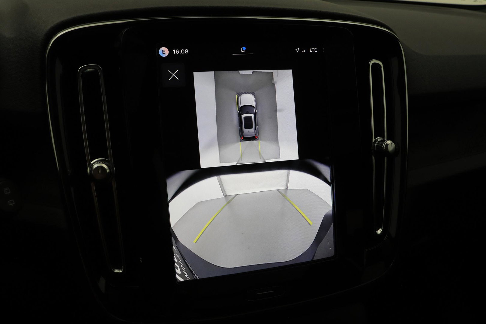Volvo EX40 Single Motor Extended Range Plus Black Ed. 82 kWh | ACC | Panoramadak | 360° Camera | Harman/Kardon | BLIS | 20 Inch