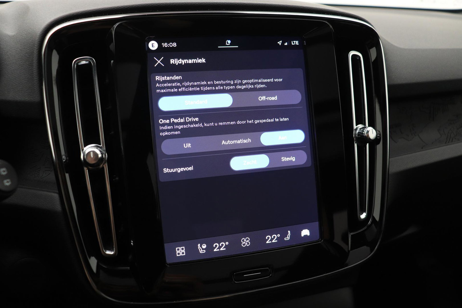 Volvo EX40 Single Motor Extended Range Plus Black Ed. 82 kWh | ACC | Panoramadak | 360° Camera | Harman/Kardon | BLIS | 20 Inch