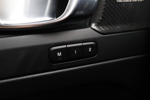 Volvo EX40 Single Motor Extended Range Plus Black Ed. 82 kWh | ACC | Panoramadak | 360° Camera | Harman/Kardon | BLIS | 20 Inch