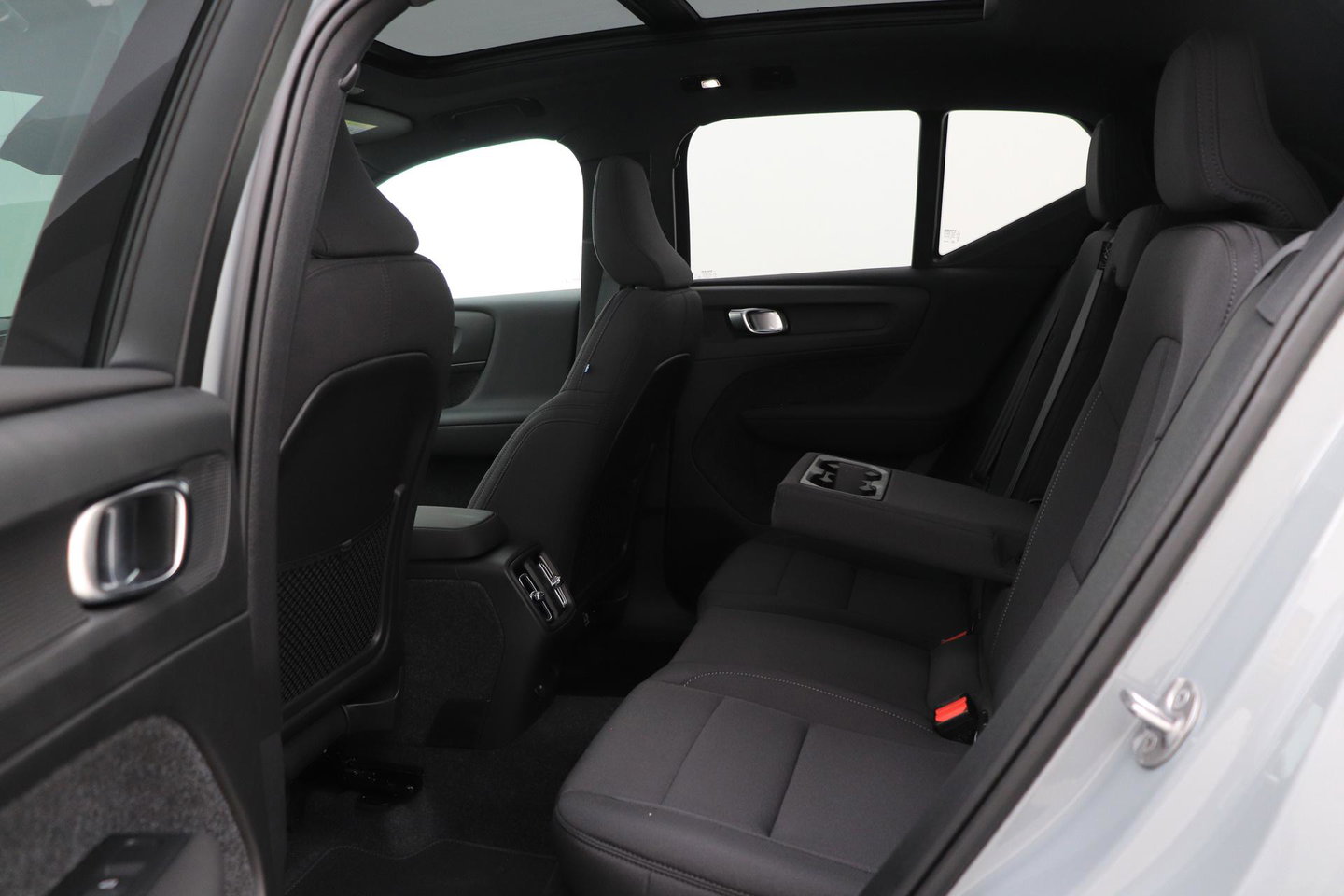 Volvo EX40 Single Motor Extended Range Plus Black Ed. 82 kWh | ACC | Panoramadak | 360° Camera | Harman/Kardon | BLIS | 20 Inch
