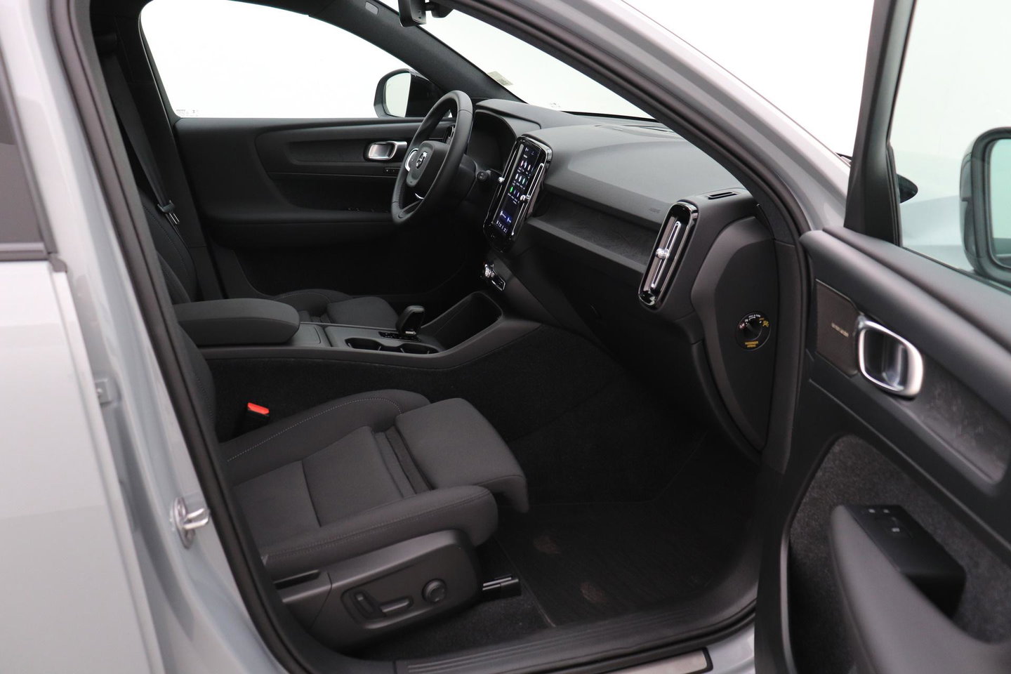 Volvo EX40 Single Motor Extended Range Plus Black Ed. 82 kWh | ACC | Panoramadak | 360° Camera | Harman/Kardon | BLIS | 20 Inch