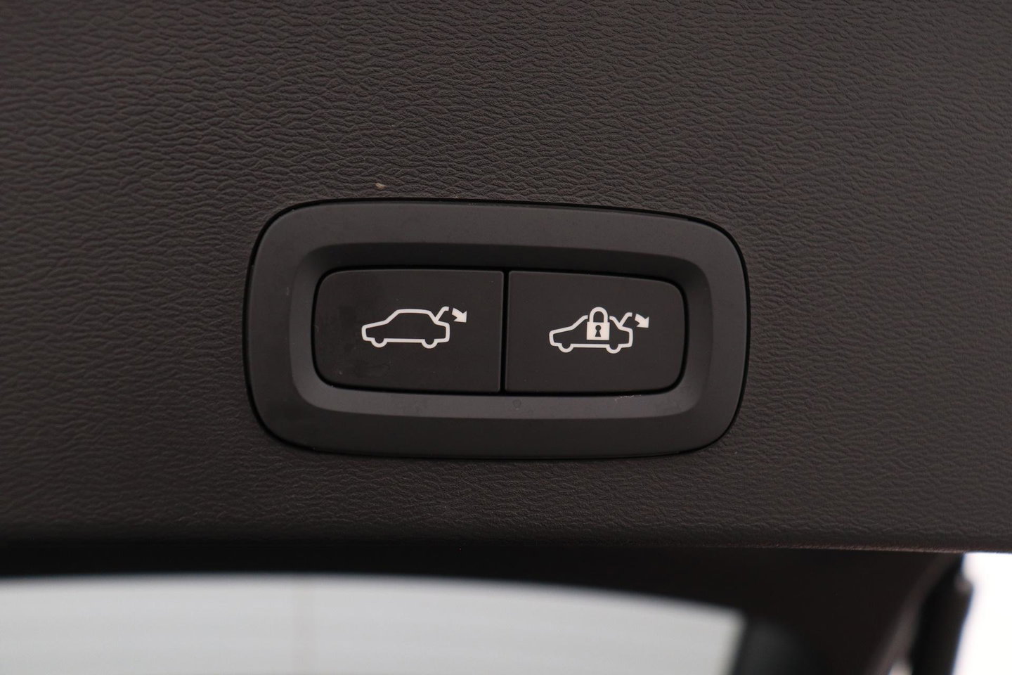 Volvo EX40 Single Motor Extended Range Plus Black Ed. 82 kWh | ACC | Panoramadak | 360° Camera | Harman/Kardon | BLIS | 20 Inch