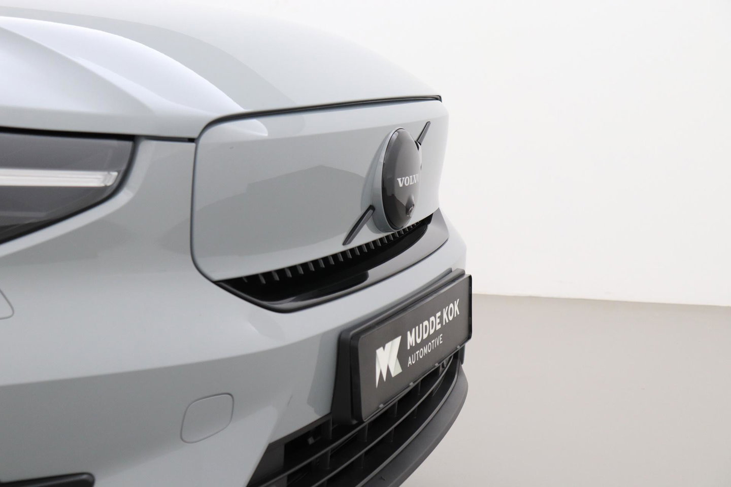 Volvo EX40 Single Motor Extended Range Plus Black Ed. 82 kWh | ACC | Panoramadak | 360° Camera | Harman/Kardon | BLIS | 20 Inch