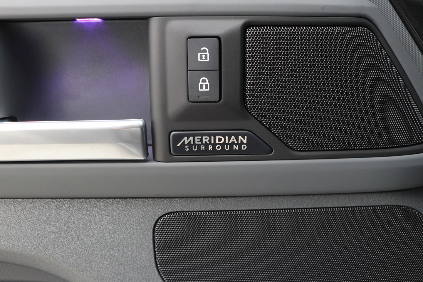Land Rover Defender 2.0 P300e 110 X-Dynamic HSE | FACELIFT | ClearSight | Meridian Surround | Head-Up | ACC | Panoramadak | Trekhaak