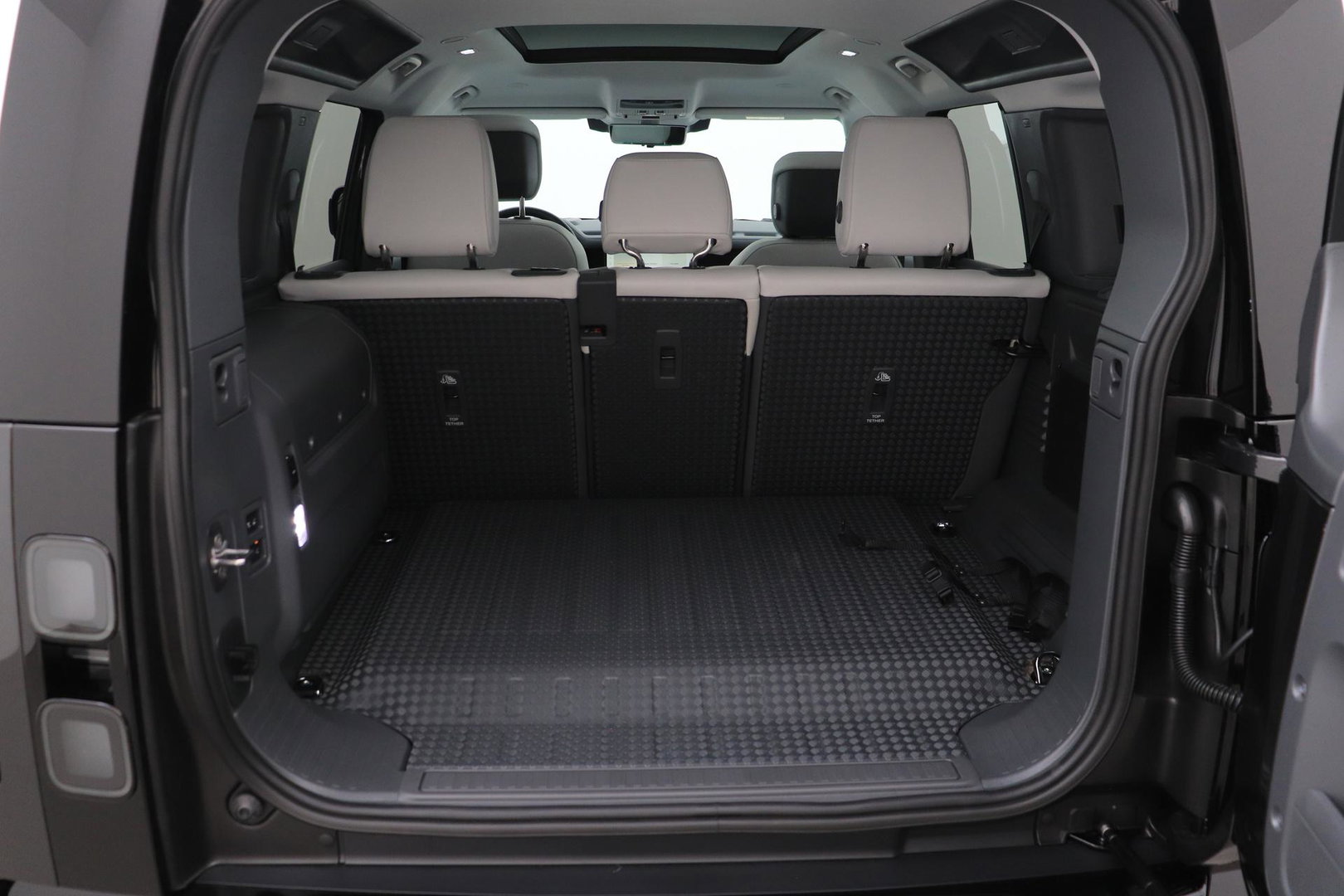 Land Rover Defender 2.0 P300e 110 X-Dynamic HSE | FACELIFT | ClearSight | Meridian Surround | Head-Up | ACC | Panoramadak | Trekhaak