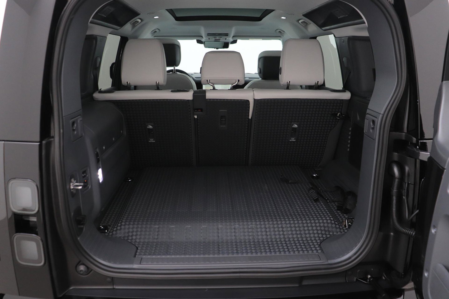 Land Rover Defender 2.0 P300e 110 X-Dynamic HSE | FACELIFT | ClearSight | Meridian Surround | Head-Up | ACC | Panoramadak | Trekhaak
