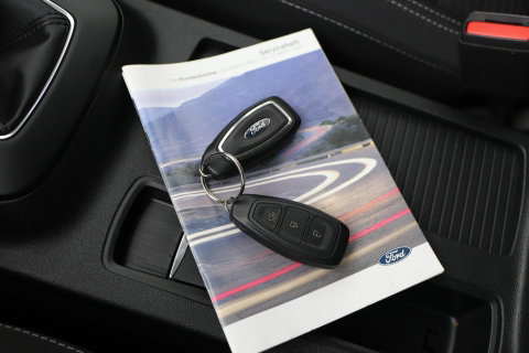 Ford Kuga 1.5 EcoBoost Titanium X | Stoel+Stuurverwarming | Camera | Getint Glas | 18 Inch