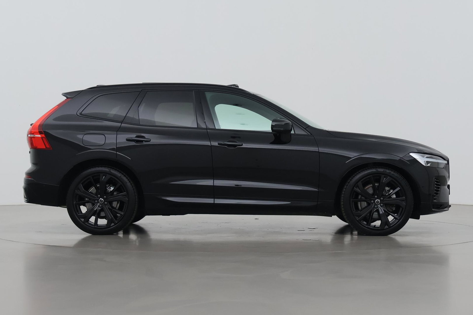 Volvo XC60 T6 Plug-in hybrid Ultra Black Edition | ACC | Luchtvering | Bowers&Wilkins | 360° Camera | Stoelmassage | Panoramadak | Head-Up