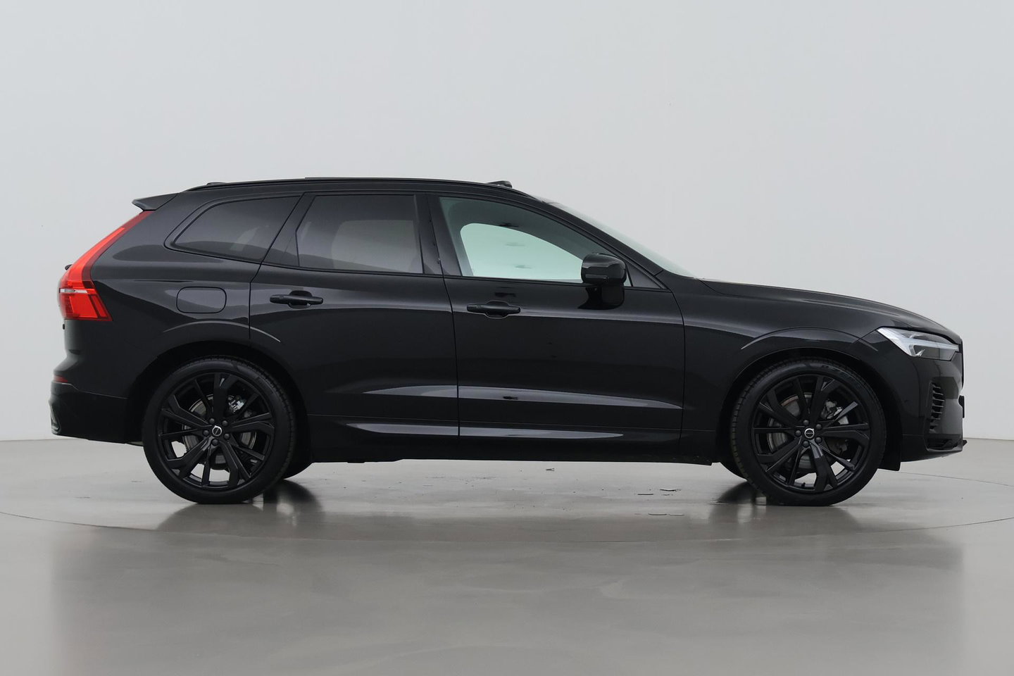 Volvo XC60 T6 Plug-in hybrid Ultra Black Edition | ACC | Luchtvering | Bowers&Wilkins | 360° Camera | Stoelmassage | Panoramadak | Head-Up