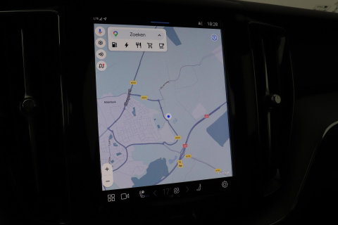 Volvo XC60 T6 Plug-in hybrid Ultra Black Edition | ACC | Luchtvering | Bowers&Wilkins | 360° Camera | Stoelmassage | Panoramadak | Head-Up
