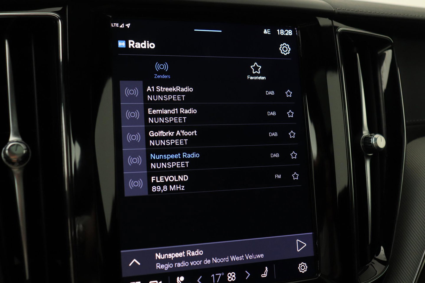 Volvo XC60 T6 Plug-in hybrid Ultra Black Edition | ACC | Luchtvering | Bowers&Wilkins | 360° Camera | Stoelmassage | Panoramadak | Head-Up