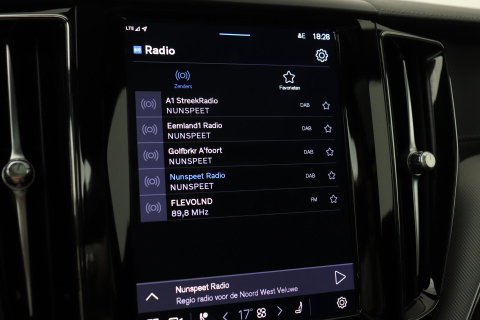 Volvo XC60 T6 Plug-in hybrid Ultra Black Edition | ACC | Luchtvering | Bowers&Wilkins | 360° Camera | Stoelmassage | Panoramadak | Head-Up