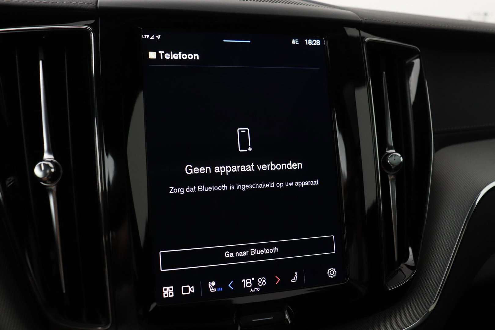 Volvo XC60 T6 Plug-in hybrid Ultra Black Edition | ACC | Luchtvering | Bowers&Wilkins | 360° Camera | Stoelmassage | Panoramadak | Head-Up