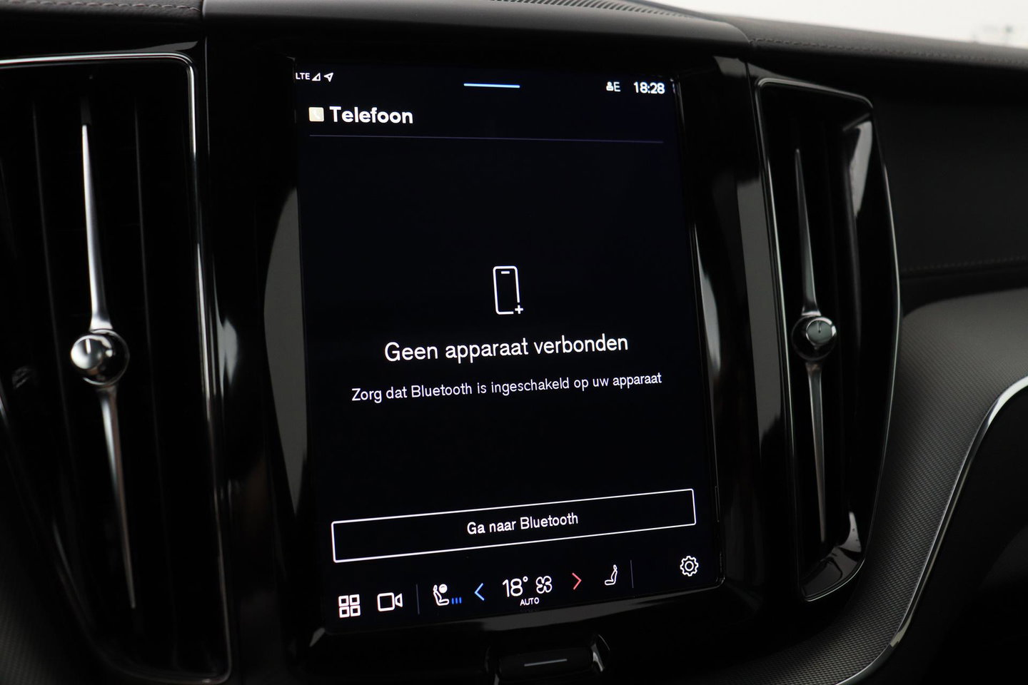 Volvo XC60 T6 Plug-in hybrid Ultra Black Edition | ACC | Luchtvering | Bowers&Wilkins | 360° Camera | Stoelmassage | Panoramadak | Head-Up