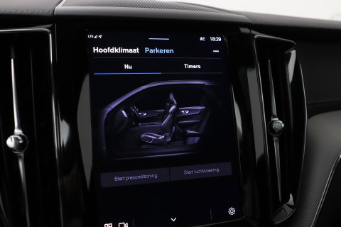 Volvo XC60 T6 Plug-in hybrid Ultra Black Edition | ACC | Luchtvering | Bowers&Wilkins | 360° Camera | Stoelmassage | Panoramadak | Head-Up