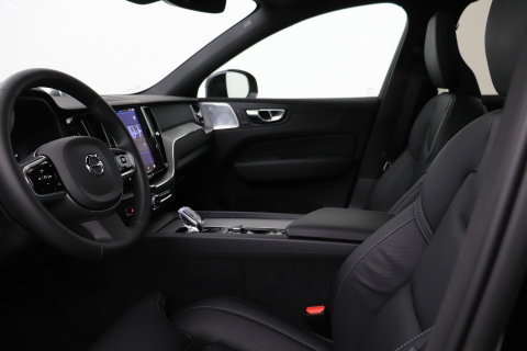Volvo XC60 T6 Plug-in hybrid Ultra Black Edition | ACC | Luchtvering | Bowers&Wilkins | 360° Camera | Stoelmassage | Panoramadak | Head-Up