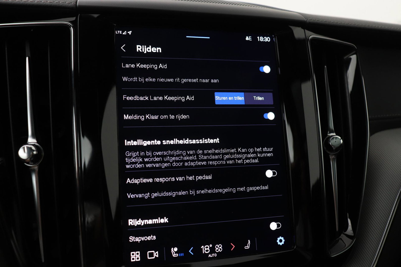 Volvo XC60 T6 Plug-in hybrid Ultra Black Edition | ACC | Luchtvering | Bowers&Wilkins | 360° Camera | Stoelmassage | Panoramadak | Head-Up
