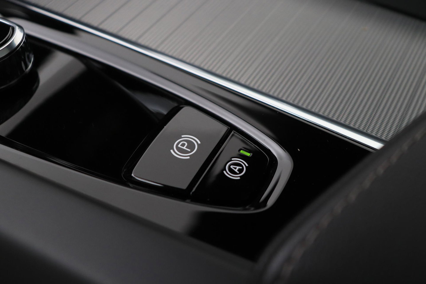 Volvo XC60 T6 Plug-in hybrid Ultra Black Edition | ACC | Luchtvering | Bowers&Wilkins | 360° Camera | Stoelmassage | Panoramadak | Head-Up