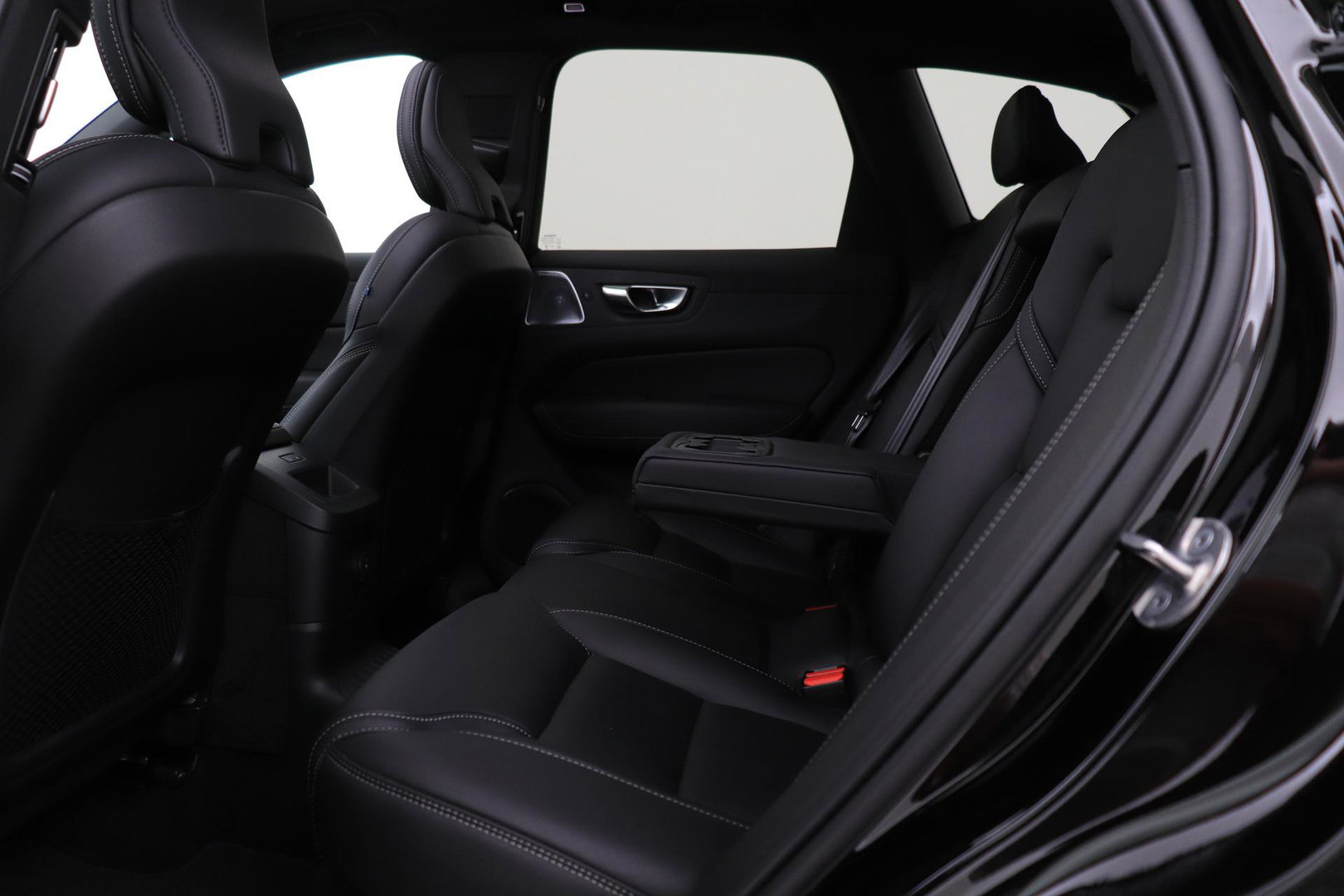 Volvo XC60 T6 Plug-in hybrid Ultra Black Edition | ACC | Luchtvering | Bowers&Wilkins | 360° Camera | Stoelmassage | Panoramadak | Head-Up