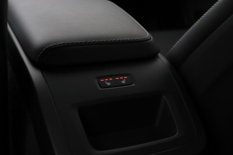 Volvo XC60 T6 Plug-in hybrid Ultra Black Edition | ACC | Luchtvering | Bowers&Wilkins | 360° Camera | Stoelmassage | Panoramadak | Head-Up
