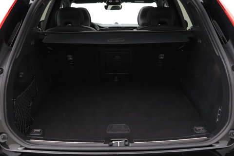 Volvo XC60 T6 Plug-in hybrid Ultra Black Edition | ACC | Luchtvering | Bowers&Wilkins | 360° Camera | Stoelmassage | Panoramadak | Head-Up