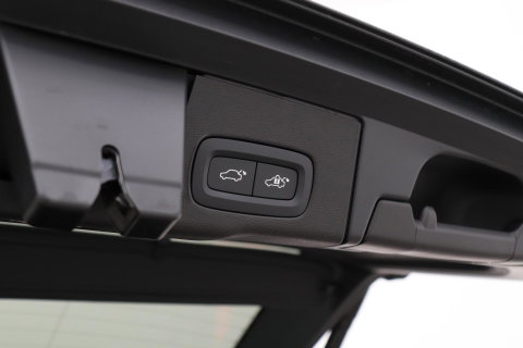 Volvo XC60 T6 Plug-in hybrid Ultra Black Edition | ACC | Luchtvering | Bowers&Wilkins | 360° Camera | Stoelmassage | Panoramadak | Head-Up